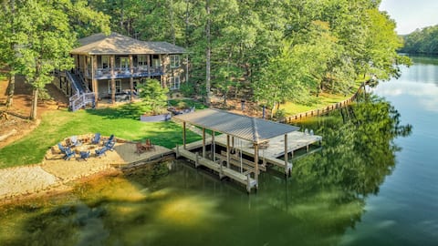 2 Masters, Hot-tub + Game Room, Dock & Beach Area!