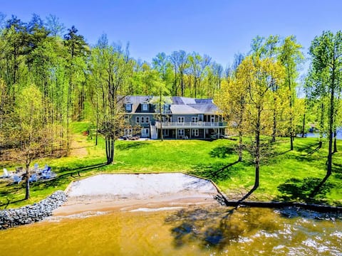 Huge 8BR Lakefront Lake Anna, Beach, Dock, Hot Tub