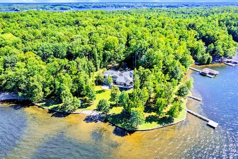 Huge 8BR Lakefront Lake Anna, Beach, Dock, Hot Tub