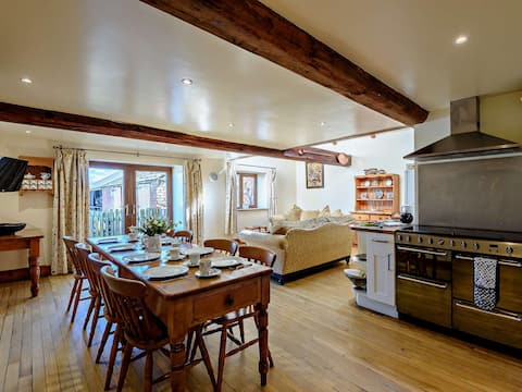 5 Bed in Pilling (40993)