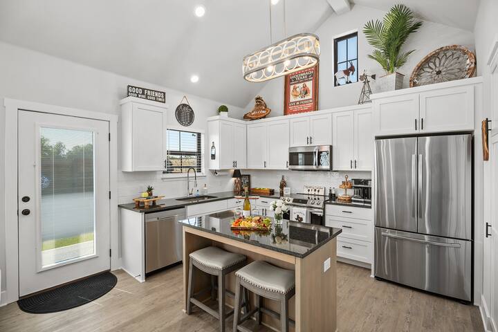 Escape to Eagle Village at Fredericksburg managed Airbnb listing 1
