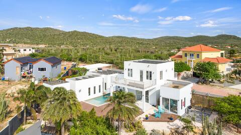 Stunning 4BR Home w Scenic Views, Pool, Backyard