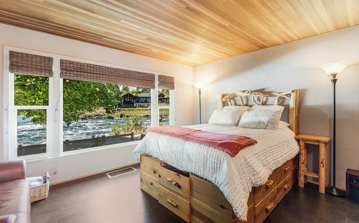 Rustic Cottage With Views Of The Deschutes River! - Bend, OR