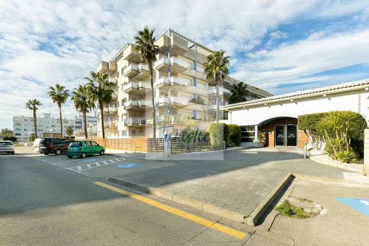 port canigo – duplex with panoramic views and comm gallery image 3