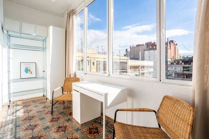 Gran Vía Historic Catalan 4BD for Families gallery image 2