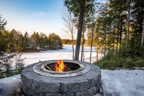 Lakefront Boutique Cabin/ King Beds/ Pet Friendly