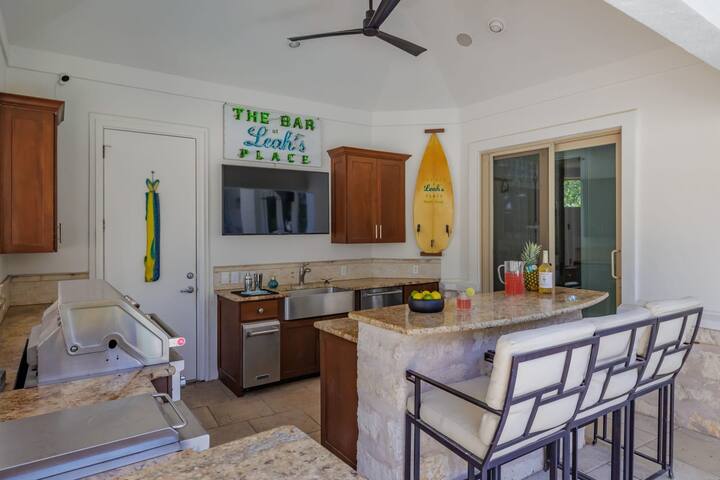 Pool, King Beds, Gym – The Victoria – Portoro gallery image 3