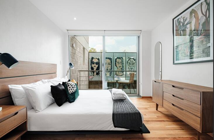 New luxury apartment with View to Parque España gallery image 3