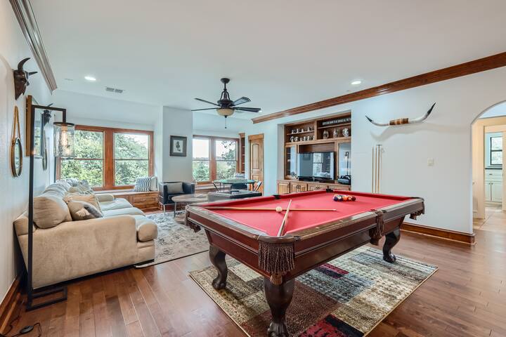 Ultimate Group Stay: Pool, Game Room & Hot Tub gallery image 5