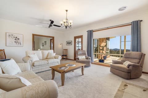 Waringa Downs Farm Stay - Close to Mayfield Garden