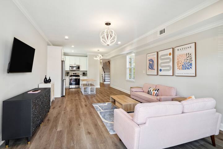 Shimmering New NOLA Home- 5 En-Suite Baths & Park gallery image 2