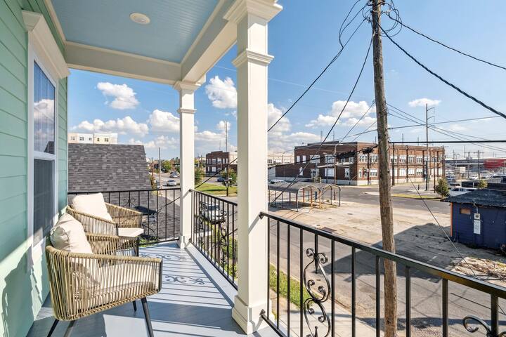 Shimmering New NOLA Home- 5 En-Suite Baths & Park gallery image 4