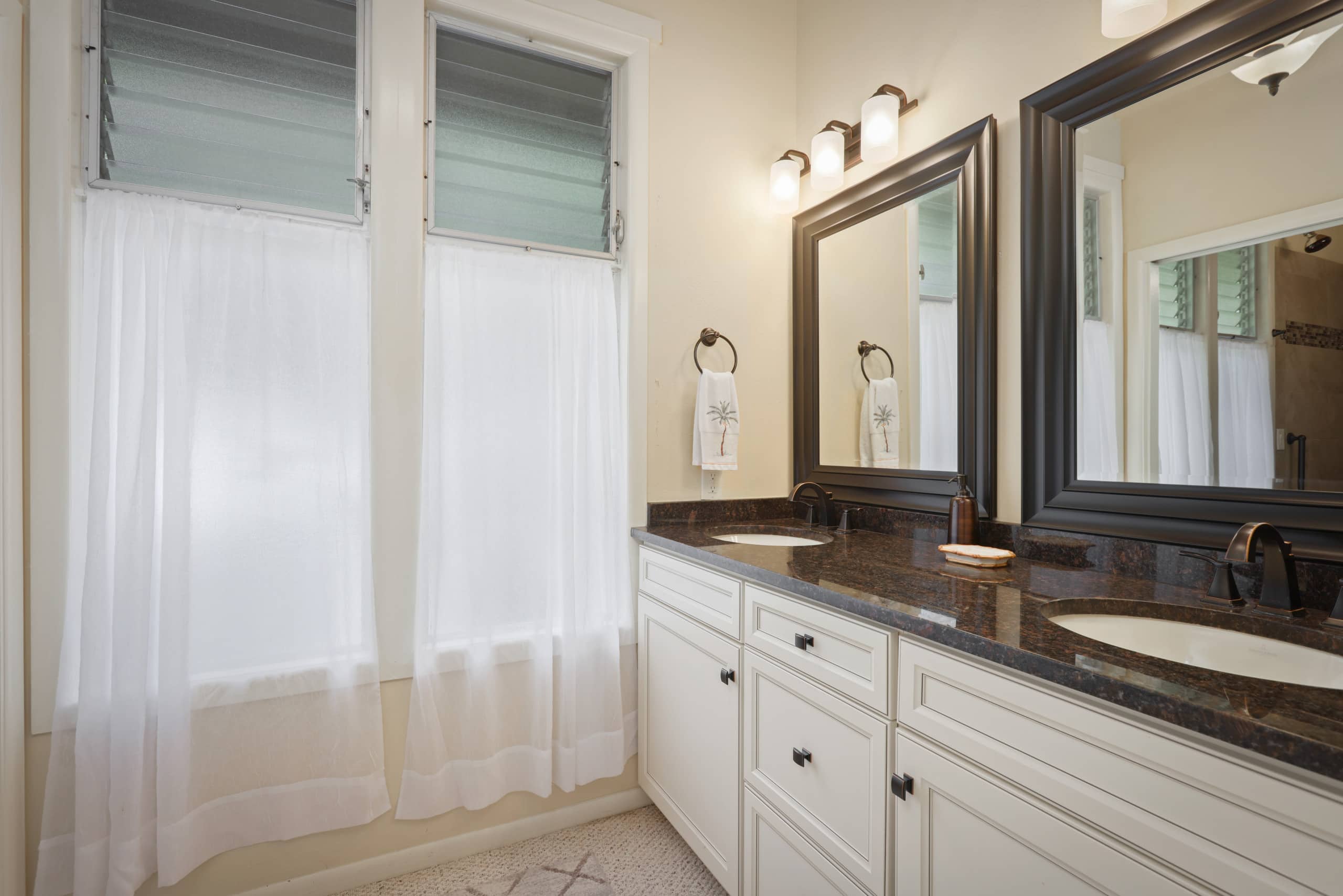 Home in Captain Cook · ★5.0 · 3 bedrooms · 4 beds · 2.5 baths - Photo 22