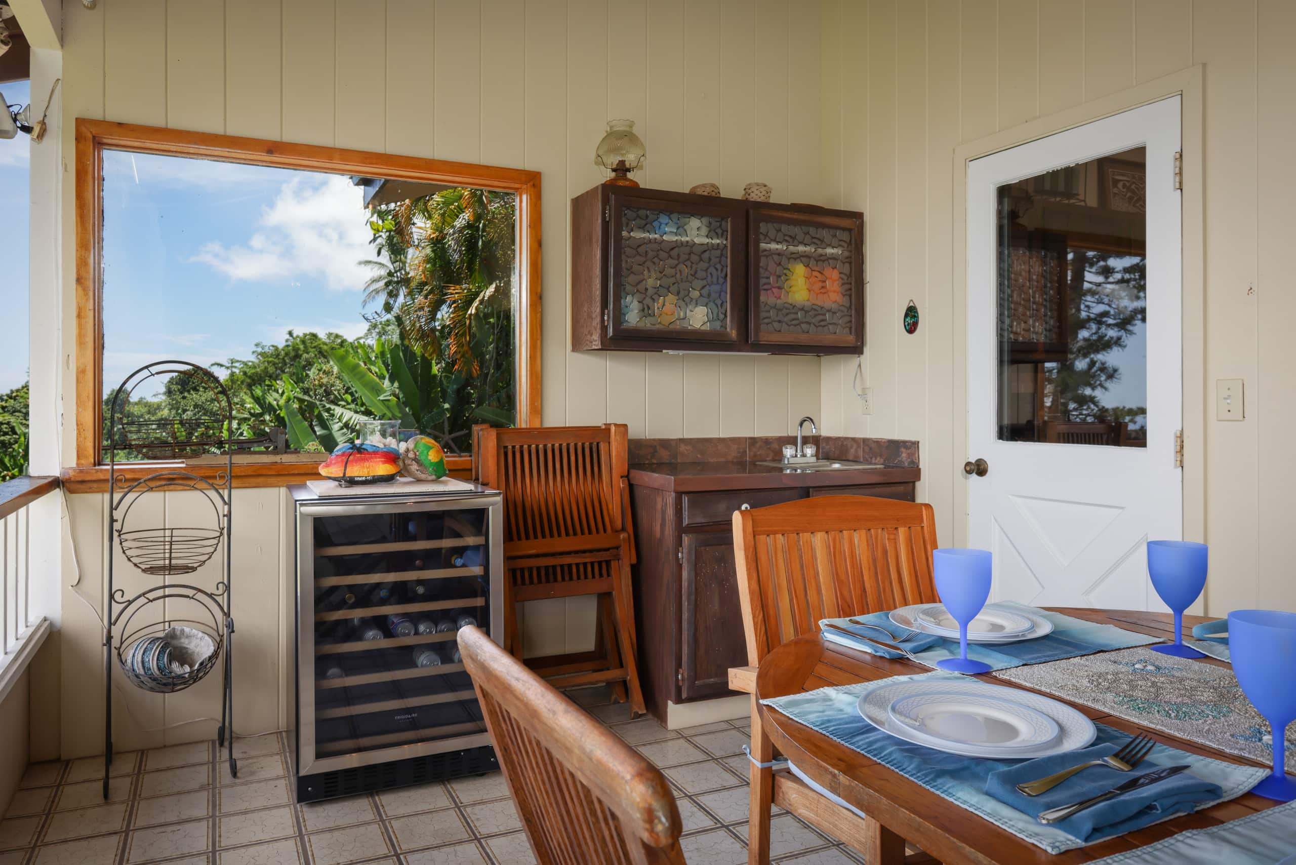 Home in Captain Cook · ★5.0 · 3 bedrooms · 4 beds · 2.5 baths - Photo 10