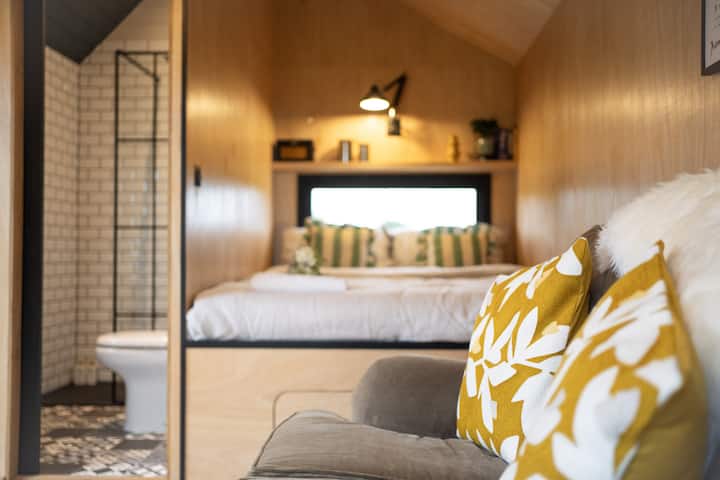 Huts at Woodthorpe Farm photo 3