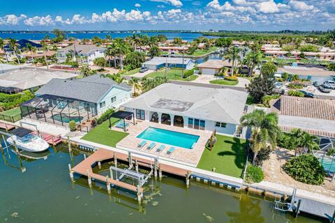 Now Booking for Summer! New! Heated Pool On Canal!