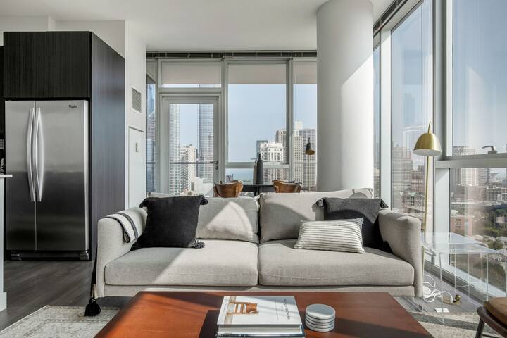 Blueground | S Loop, hot tub, rooftop, nr colleges gallery image 2