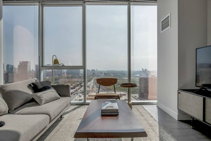 Blueground | S Loop, hot tub, rooftop, nr colleges gallery image 3