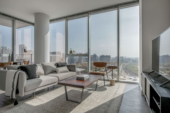 Blueground | S Loop, hot tub, rooftop, nr colleges