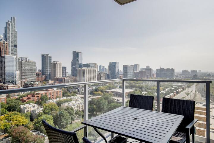 Blueground | S Loop, hot tub, rooftop, nr colleges gallery image 5