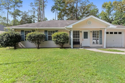 Cozy Diamondhead cottage w/ yard