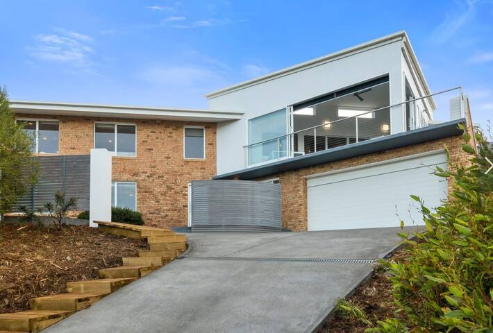 “House on the Hillside” with City Views Sleeps 12 gallery image 5