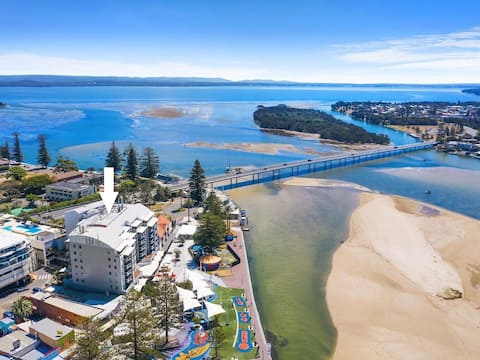 Successful Airbnb property: The Entrance Waterfront Apartment 401 in The Entrance