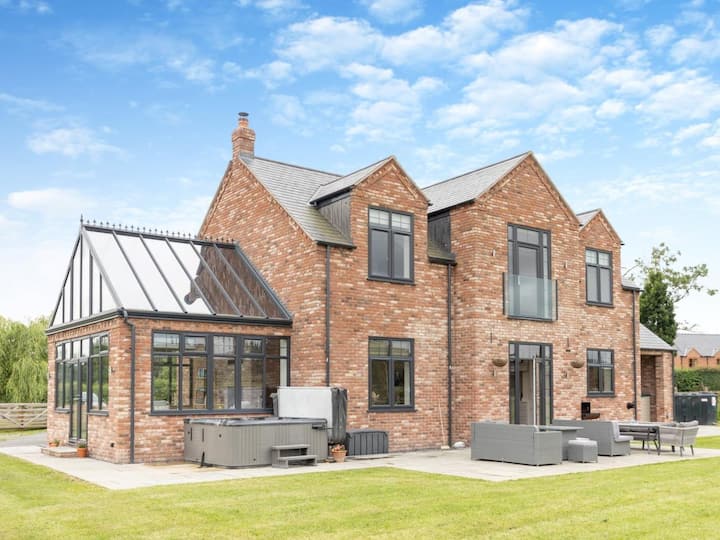 5 Bed In Llanymynech (Oc-80686) - Welshpool