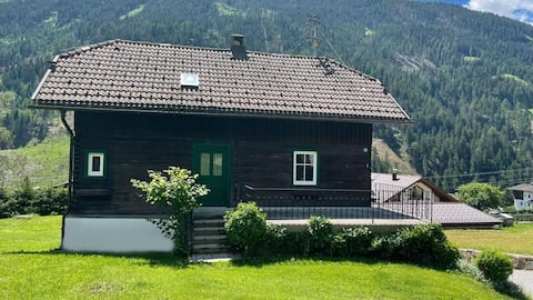 The slanted little house