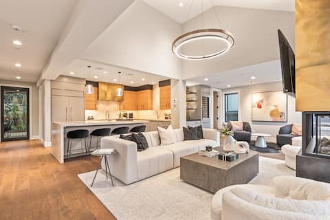 New! Norfolk Luxury-Walk to Ski Resort-Hot Tub!