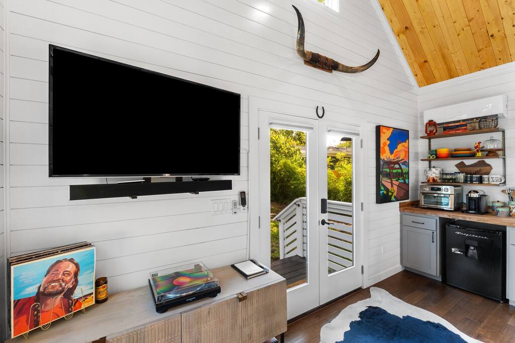 Top Airbnb: Cozy Moe Casita in Allandale