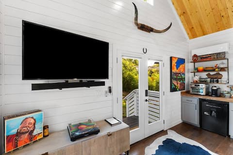 Top Airbnb: Cozy Moe Casita in Allandale