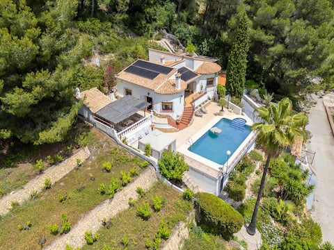 Villa Vista in Alcalali with swimmingpool and view