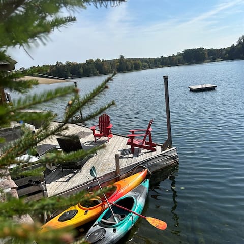 Tait Lake Retreat - Luxury Lakeside Home