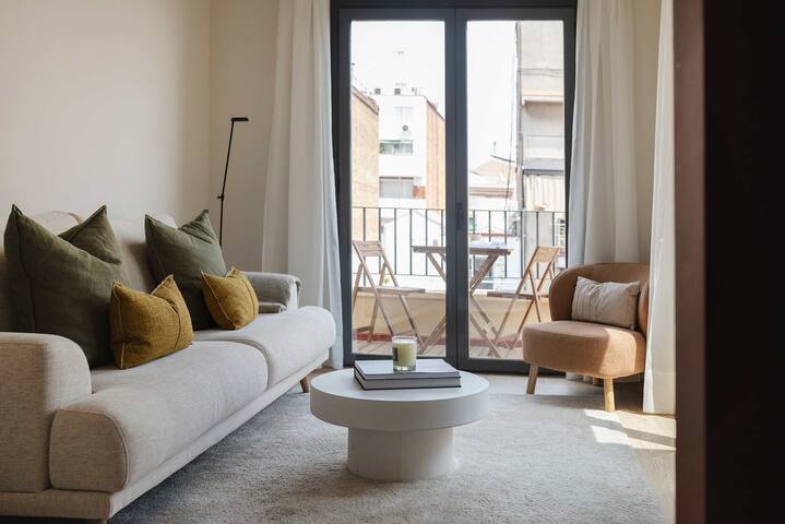 HOMU – Two Bedroom Apartment with Terrace gallery image 2