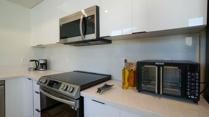 Culver City Adjacent Home W/ Private Yard - Los Angeles, CA
