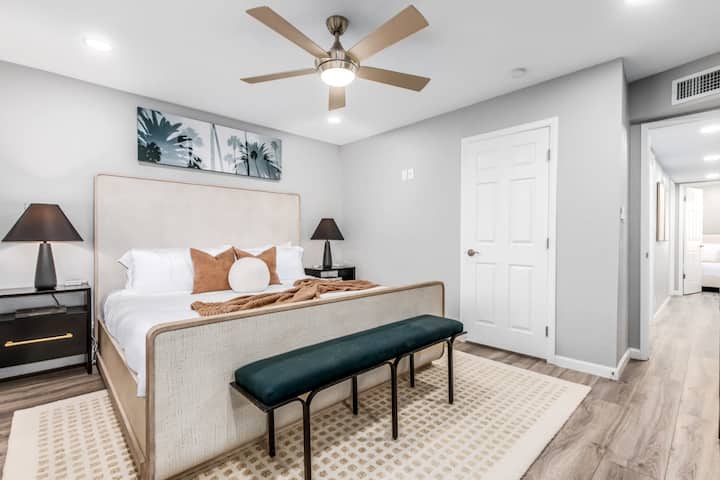 Ჭერის ვენტილატორი და შესასვლელი კარადა