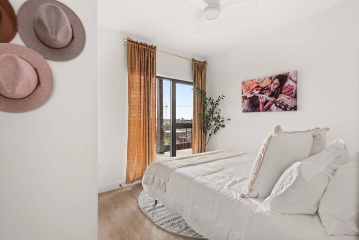 Dreamy Penthouse I NYE Fireworks from Balcony gallery image 5