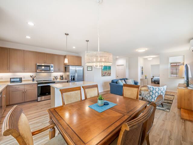 3 Bdrm, Single lvl, Near Beach, Pool, Spa, Gym