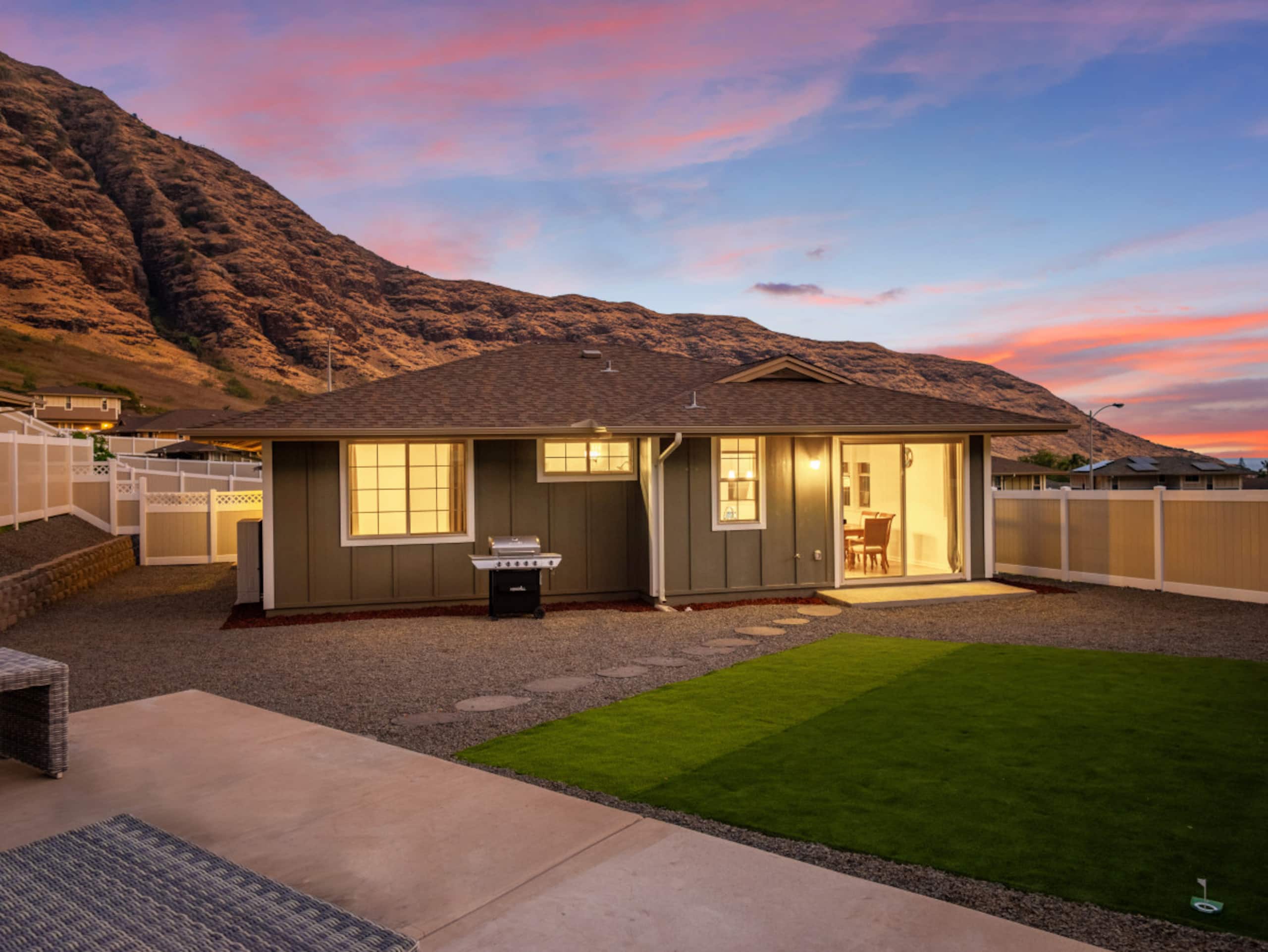 Home in Makaha Valley · ★4.95 · 3 bedrooms · 6 beds · 2 private baths - Image 12