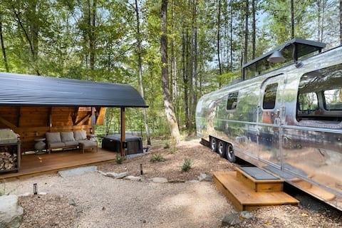 Successful Airbnb property: Airstream w/ Bathtub, River, & Hot Tub in Brevard