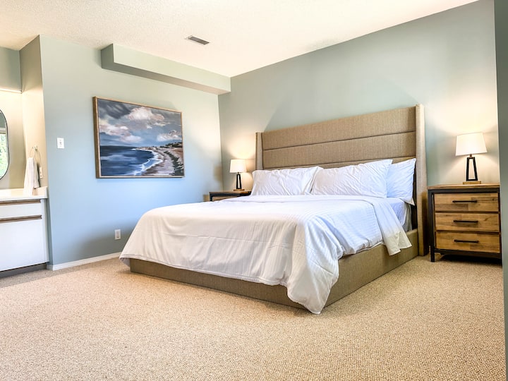 Spavaća soba na katu s bračnim krevetom (širine 180 - 200 cm