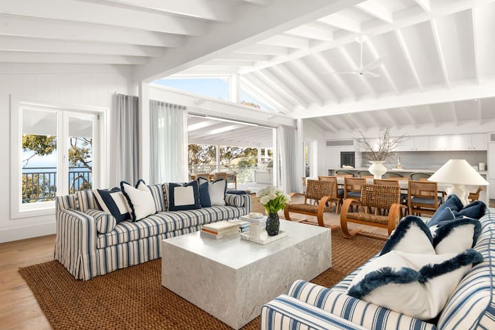 Pacific View by Palm Beach Holiday Rentals gallery image 2