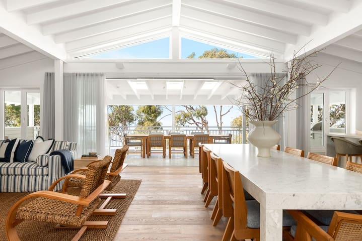 Pacific View by Palm Beach Holiday Rentals