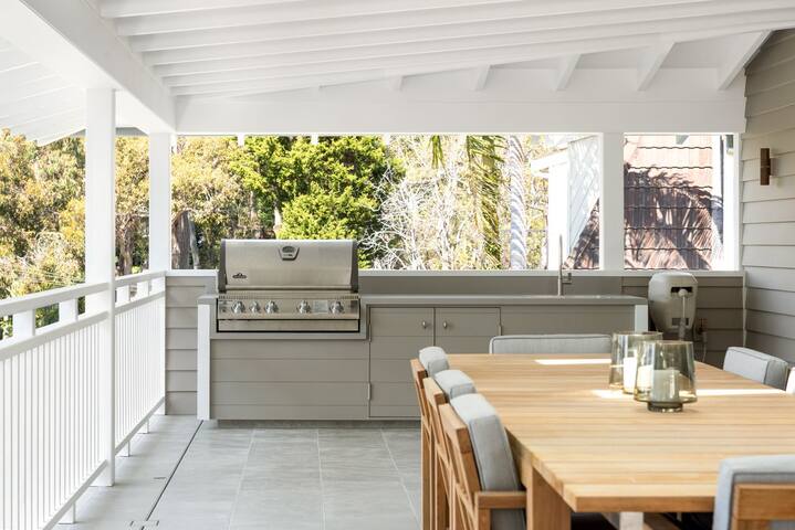 Pacific View by Palm Beach Holiday Rentals gallery image 4