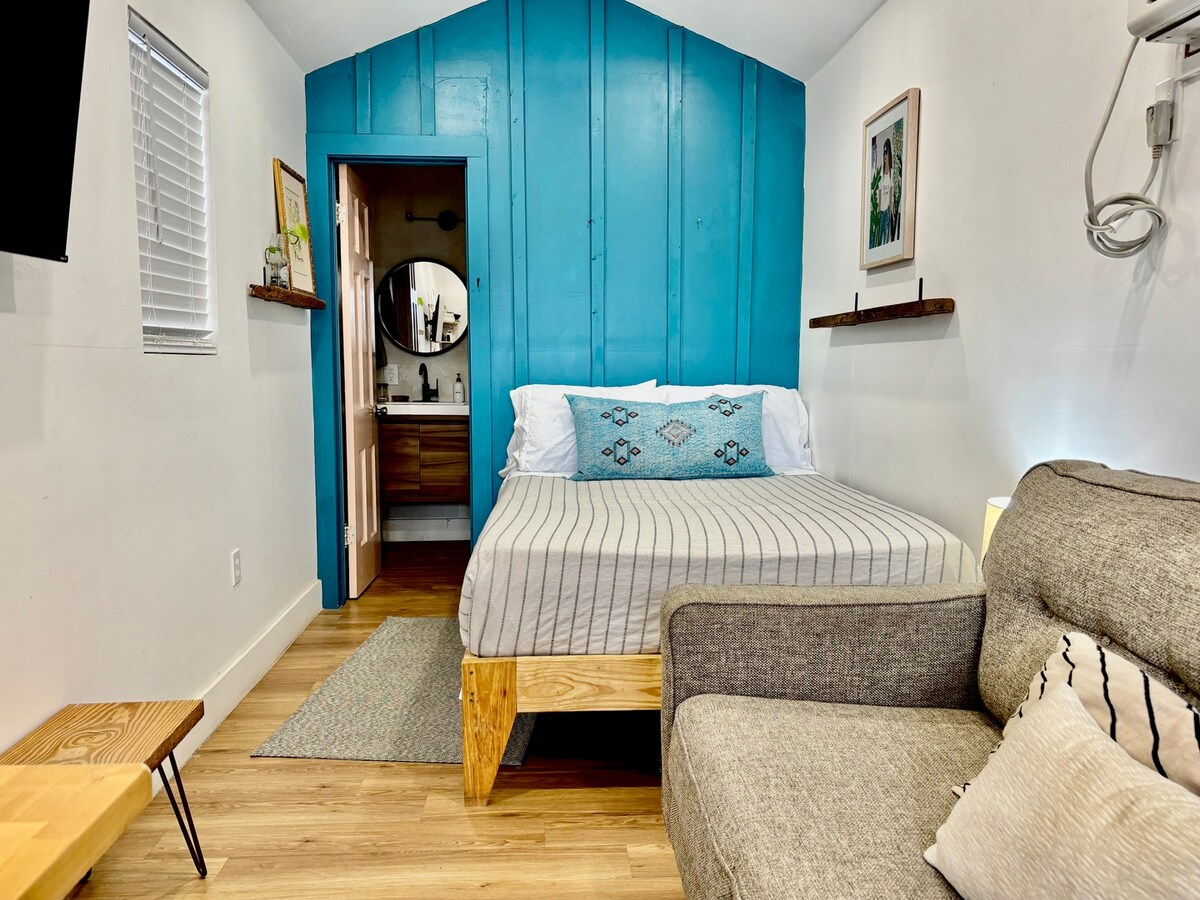 The Salon  | Tiny with Style Vibes | Walkable Area