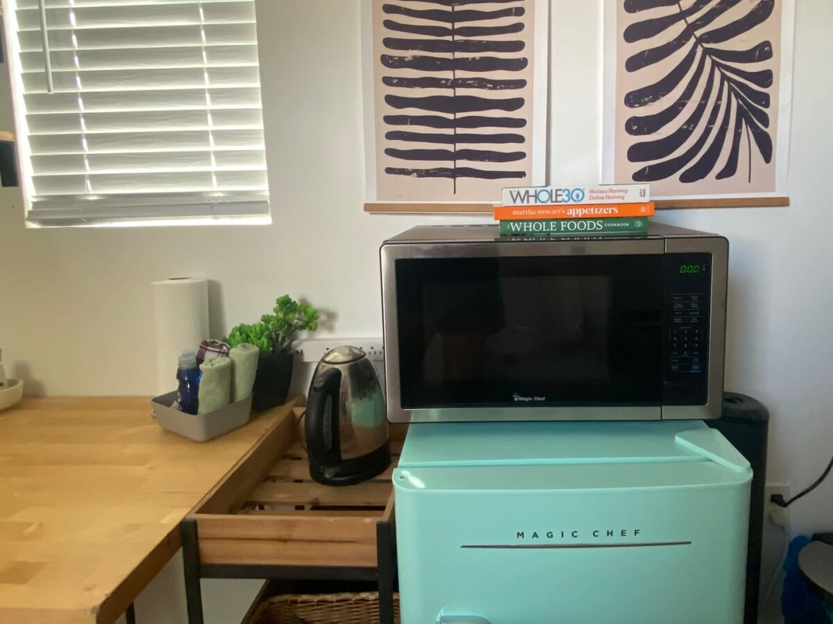 The Salon  | Tiny with Style Vibes | Walkable Area