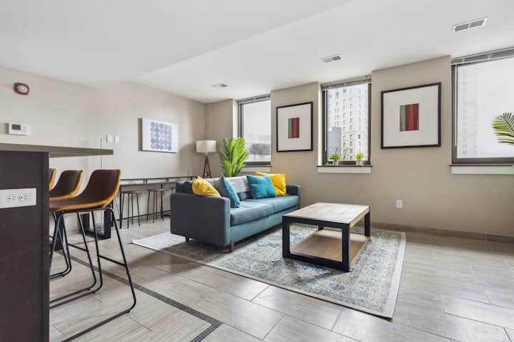 2br Executive Modern Downtown Apartment - Detroit, MI