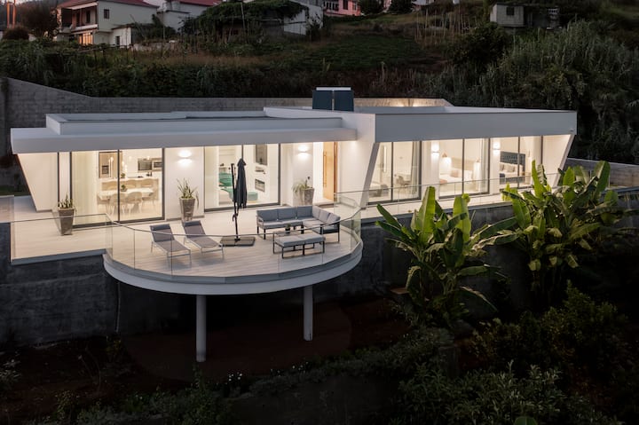 The White House by an island apart