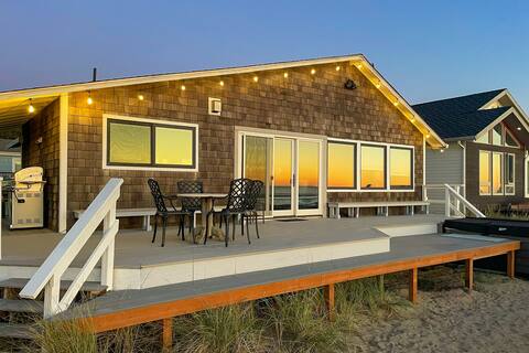 Beachfront 4BR with scenic hot tub - dog-friendly